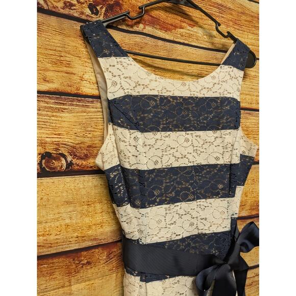 Signature By Robbie Bee Womens 14 Navy/White Belted Lace Dress EUC - Picture 3 of 9